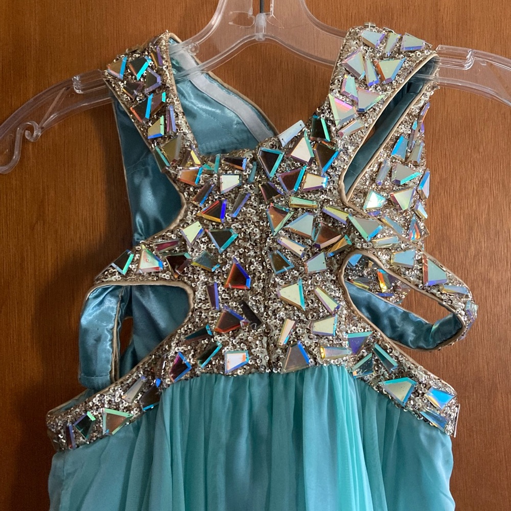 PROM DRESS - Picture 4 of 13